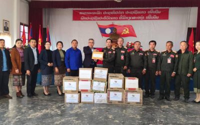 ຄະນະນໍາແຂວງໄຊສົມບູນ ມອບເຄື່ອງໃຫ້ແກ່ກອງພັນໃຫຍ່ ຈໍ 101