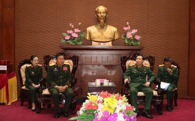 ທະຫານແຂວງບໍລິຄຳໄຊ ອວຍພອນ 2 ກອງບັນຊາການ ທະຫານແຂວງຮ່າຕິ່ງ ສສ ຫວຽດນາມ