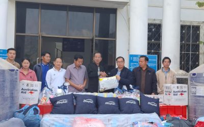 ປະຊາຊົນທີ່ປະສົບໄພນໍ້າຖ້ວມຢູ່ເມືອງລອງໄດ້ຮັບເຄື່ອງຊ່ວຍເຫລືອ