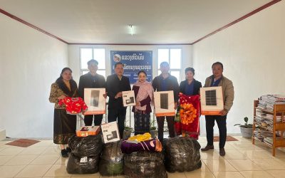 ຊາວໜຸ່ມ ກະຊວງພະລັງງານ ແລະ ບໍ່ແຮ່ ມອບເຄື່ອງກັ່ນໜາວ ແລະ ອຸປະກອນໄຟຟ້າແສງຕາເວັນໃຫ້ຊາວໜຸ່ມແຂວງຫົວພັນ