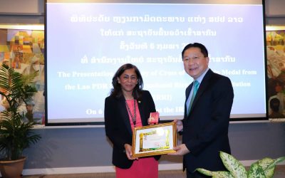 ປະດັບຫຼຽນກາມິດຕະພາບ ໃຫ້ແກ່ສະຖາບັນຄົ້ນຄວ້າເຂົ້າສາກົນ IRRI