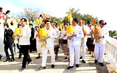 ຮອງນາຍົກລັດຖະມົນຕີ ເຂົ້າຮ່ວມແຫ່ຜາສາດເຜິ້ງໃນບຸນພຣະທາດສີໂຄດຕະບອງ ປະຈຳປີ 2025