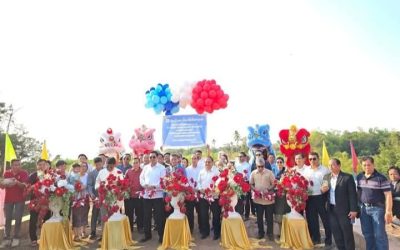 ມອບ​ – ຮັບ ແລະ ເປີດ​ນຳ​ໃຊ້​ຂົວເບຕົງເສີມຫຼັກ ຫ້ວຍເພຍໄຟ ແລະ ເສັ້ນທາງດິນແດງເຊື່ອມຕໍ່ 3 ບ້ານ ຂອງເມືອງປະທຸມພອນ, ແຂວງຈຳປາສັກ