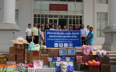 ມອບ-ຮັບເຄື່ອງນຸ່ງຫົ່ມ, ຂອງຫຼິ້ນ, ເຄື່ອງໃຊ້ສູ່ຊົນນະບົດລາວ