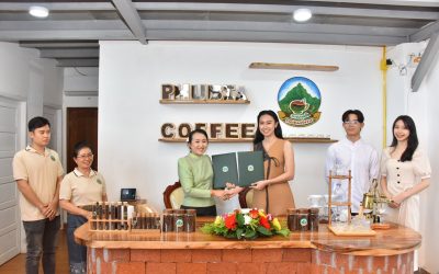 ນາງ ໄຜ່ທິດາ ໂພທິສານ ໄດ້ຮັບໜ້າທີ່ເປັນຜູ້ນໍາສະເໜີ ແລະ ໂຄສະນາກ່ຽວກັບກາເຟພູເບັ້ຍຢ່າງເປັນທາງການ