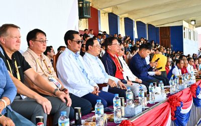 ນາຍົກລັດຖະມົນຕີ ເຂົ້າຮ່ວມຊົມ ແລະ ມອບຂັນລາງວັນການແຂ່ງຂັນບານເຕະ