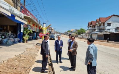 ການນໍາແຂວງຄຳມ່ວນ ຕິດຕາມຄວາມຄືບໜ້າໂຄງການກໍ່ສ້າງ ແລະ ປັບປຸງເສັ້ນທາງໃນເທສະບານເມືອງທ່າແຂກ