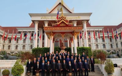 ການນໍານະຄອນຫຼວງວຽງຈັນ ວາງກະຕ່າດອກໄມ້ຕໍ່ໜ້າຮູບຫຼ່ໍ່ປະທານໄກສອນ