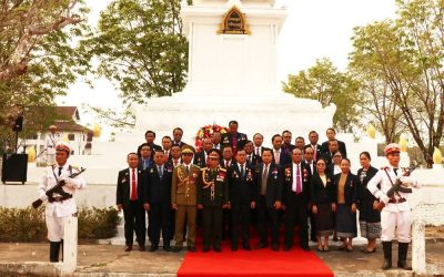 ການນຳແຂວງເຊກອງ ວາງພວງມະລາ ແລະ ກະຕ່າດອກໄມ້ ໂອກາດວັນສ້າງຕັ້ງພັກ ຄົບຮອບ 70 ປີ