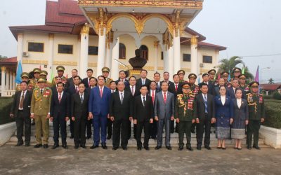 ການນໍາພັກ-ລັດແຂວງບໍ່ແກ້ວ ໄດ້ເຂົ້າວາງພວງມາລາຢູ່ທີ່ອານຸສາວະລີ ໃນໂອກາດວັນສ້າງຕັ້ງພັກ ຄົບຮອບ 70 ປີ.
