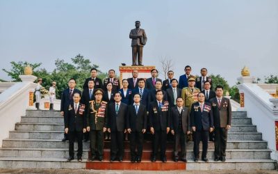 ການນໍາແຂວງ ວາງພວງມະລາ ແລະ ກະຕ່າດອກໄມ້ ເນື່ອງໃນໂອກາດວັນສ້າງຕັ້ງພັກ ຄົບຮອບ 70 ປີ