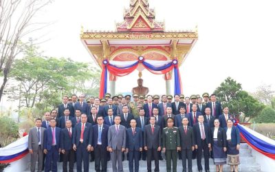 ການນໍາພັກ-ລັດ ແຂວງຄໍາມ່ວນ ຮ່ວມວາງພວງມະລາ ແລະ ກະຕ່າດອກໄມ້ ເນື່ອງໃນໂອກາດ ວັນສ້າງຕັ້ງພັກ ຄົບຮອບ 70 ປີ.