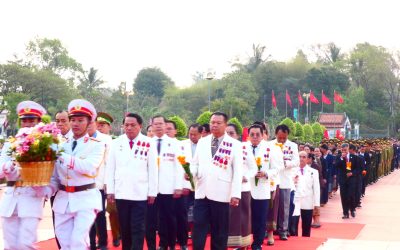 ແຂວງສະຫວັນນະເຂດ ວາງພວງມາລາ ເນື່ອງໃນໂອກາດວັນສ້າງຕັ້ງພັກ ຄົບຮອບ 70 ປີ