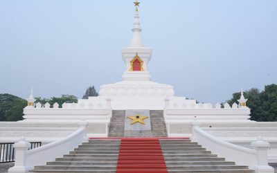 ຮອງນາຍົກລັດຖະມົນຕີ ລັດຖະມົນຕີ ກະຊວງພາຍໃນ ແຫ່ງ ຣາຊະອານາຈັກກຳປູເຈຍ ເຂົ້າວາງພວງມາລາ ທີ່ອານຸສາວະລີນັກຮົບນິລະນາມ