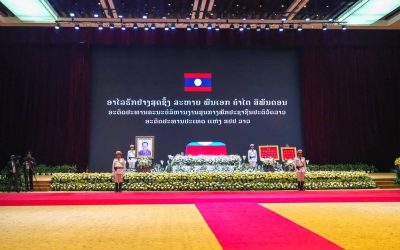 ຄະນະນຳແຂວງວຽງຈັນ ເຂົ້າວາງພວງມາລາ ໄຫວ້ອາໄລເຖິງ ສະຫາຍ ພົນເອກ ຄໍາໄຕ ສີພັນດອນ.