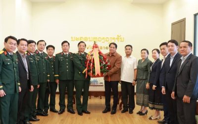 ກອງບັນຊາການທະຫານເຂດ 4 ສສ ຫວຽດນາມ ອວຍພອນປີໃໝ່ລາວ ທ່ານເຈົ້າຄອງນະຄອນຫຼວງວຽງຈັນ