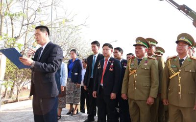 ການນຳຄະນະພັກເມືອງ ວາງກະຕ່າດອກໄມ້ຕໍ່ໜ້າອານຸສອນສະຖານ ປະທານ ໄກສອນ ພົມວິຫານ ເນື່ອງໃນໂອກາດວັນສ້າງຕັ້ງກໍາລັງປ້ອງກັນຄວາມສະຫງົບ ຄົບຮອບ 64 ປີ.