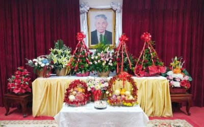 ວາງກະຕ່າດອກໄມ້ໃນໂອກາດວັນເກີດ ທ່ານ ໜູຮັກ ພູມສະຫວັນ ຄົບຮອບ 111 ປີ