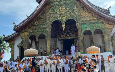 ອັງເຊີນ ອົງພຣະບາງ ພຸດທະຣາວັນ ລົງຫົດສົງໂອກາດບຸນປີໃໝ່ລາວ.