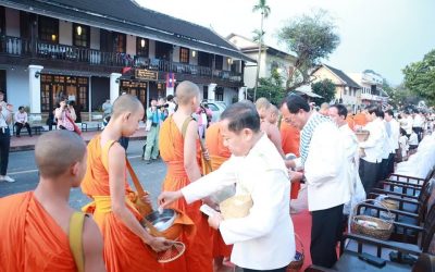ການນໍາ ແຂວງຫຼວງພະບາງ ຮ່ວມກັນໃສ່ບາດ ໃນວັນບຸນປີໃໝ່ລາວ ພສ 2568