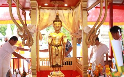 ມວນຊົນ ນະຄອນຫລວງພະບາງ ອັງເຊີນ ພະເຈົ້າໝ່ານ ລົງຫົດສົງ
