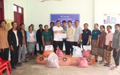 ມອບອຸປະກອນປູກຜັກເຮືອນຮົ່ມ ໃຫ້ແກ່ກຸ່ມປູກພືດຜັກ 03 ເມືອງ ຂອງແຂວງຄໍາມ່ວນ