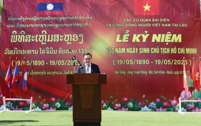 ສະເຫຼີມສະຫຼອງວັນເກີດຂອງ ປະທານ ໂຮ່ຈິມິນ ຄົບຮອບ 135 ປີ