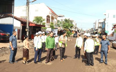 ເຈົ້າແຂວງຈໍາປາສັກ​ ເຄື່ອນໄຫວຕິດຕາມຊຸກຍູ້ການກໍ່ສ້າງທາງເບຕົງ​ ຢູ່ບ້ານໂພນໄຊ ນະຄອນປາກເຊ