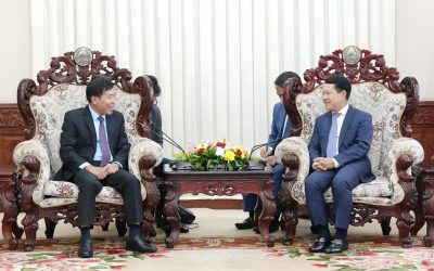 ຮອງນາຍົກລັດຖະມົນຕີ ແຫ່ງ ສປປ ລາວ ຕ້ອນຮັບການເຂົ້າຢ້ຽມຂໍ່ານັບຂອງ ຮອງລັດຖະມົນຕີກະຊວງການຕ່າງປະເທດ ແຫ່ງ ສສ ຫວຽດນາມ