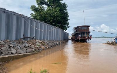 ອົງການປົກຄອງເມືອງສີສັດຕະນາກ ຮ​ຽກ​ຮ້ອງ​ປະ​ຊາ​ຊົນ​ໃຫ້​ມີ​ສະ​ຕິ ແລະ ກ​ຽ​ມ​ພ້ອ​ມື​ກັບ​ໄພ​ນ້ຳ​ຖ້ວມ.