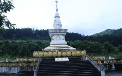 ການນຳແຂວງອຸດົມໄຊ ເຂົ້າວາງພວງມາລາຢູ່ສຸສານນັກຮົບປະວັດ ເເລະ ວາງກະຕ່າດອກໄມ້ ຢູ່ອານຸສອນສະຖານປະທານໄກສອນພົມວິຫານ.