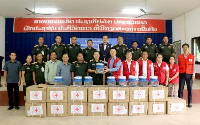 ອົງການກາແດງແຫ່ງຊາດລາວ ມອບເຄື່ອງກອງນ້ຳໃຫ້ກອງພັນ 418 ເມືອງ ວຽງພູຄາ