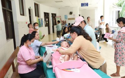 ສື່ມວນຊົນຮ່ວມເກັບກຳຂ່າວ ສົ່ງເສີມວຽກງານສຸຂະພາບຈະເລີນພັນ ຢູ່ຫຼວງພະບາງ