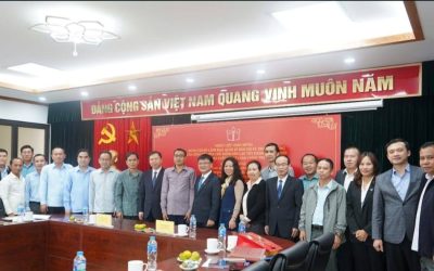 ສໍາມະນາກອນຈາກຄະນະໂຄສະນາອົບຮົມສູນກາງພັກ, ບັນດາແຂວງ ແລະ ນະຄອນຫຼວງວຽງຈັນ, ພ້ອມດ້ວຍສື່ມວນຊົນລາວ ໄດ້ເຄື່ອນໄຫວຢ້ຽມຢາມສໍານັກພິມທິດສະດີ-ການເມືອງ ຫວຽດນາມ
