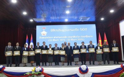 ຄອສພ ປະດັບຫຼຽນກາລະນຶກ 50 ປີ ວັນສະຖາປະນາ ສປປ ລາວ