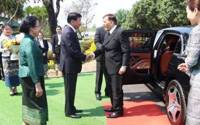 ພະບາດສົມເດັດ ພຣະວະຊິຣະເກົ້າເຈົ້າຢູ່ຫົວ ແລະ ສົມເດັດພະນາງເຈົ້າ ພຣະບໍຣົມລາຊິນີ ແຫ່ງ ລາຊະອານາຈັກໄທ ຢ້ຽມຢາມ ສູນພັດທະນາ ແລະ ບໍລິການດ້ານການກະເສດຫ້ວຍຊອນ-ຫ້ວຍຊົ້ວ