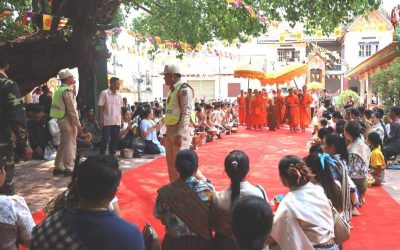 ມວນຊົນຈໍານວນຫຼາຍ​ ເຂົ້າຫົດສົງພຣະພຸດ​ທະຮູບ ອົງແສນ​