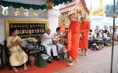 ຫົວໜ້າ ຄອສພ ຮ່ວມພິທີໃສ່ບາດ ໃນໂອກາດບຸນປີໃໝ່ລາວ ທີ່ແຂວງຫຼວງພະບາງ