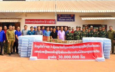 3 ອົງການຈັດຕັ້ງມະຫາຊົນ ກະຊວງປ້ອງກັນປະເທດ ລົງມອບເຄື່ອງຊ່ວຍເຫຼືອບ້ານທີ່ໄດ້ຮັບຜົນກະທົບຈາກພາຍຸໝາກເຫັບ