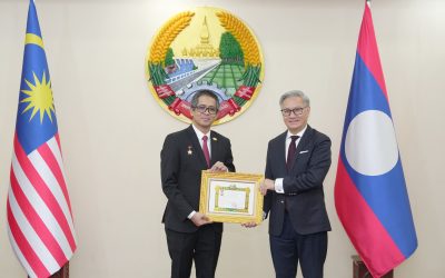 ລັດຖະບານ ປະດັບຫຼຽນກາມິດຕະພາບ ໃຫ້ແກ່ ທູດມາເລເຊຍ