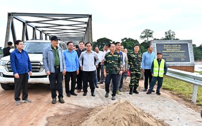 ທ່ານ ນາຍົກລັດຖະມົນຕີ ລົງຕິດຕາມພື້ນທີ່ນໍ້າຖ້ວມ ແລະ ມອບການຊ່ວຍເຫຼືອປະຊາຊົນ ຢູ່ເມືອງຄົງເຊໂດນ